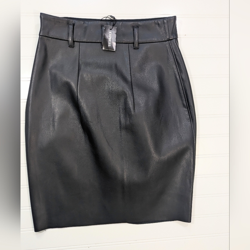 Express Black Draped Front Faux Leather Skirk NWT - Picture 2 of 3